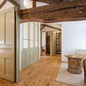 https://gite-le-pot-de-vin.hotels-rhonealpes.com